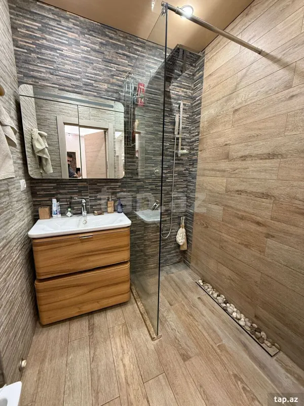 Kirayə verilir 4 otaqlı yeni tikili 160 m²