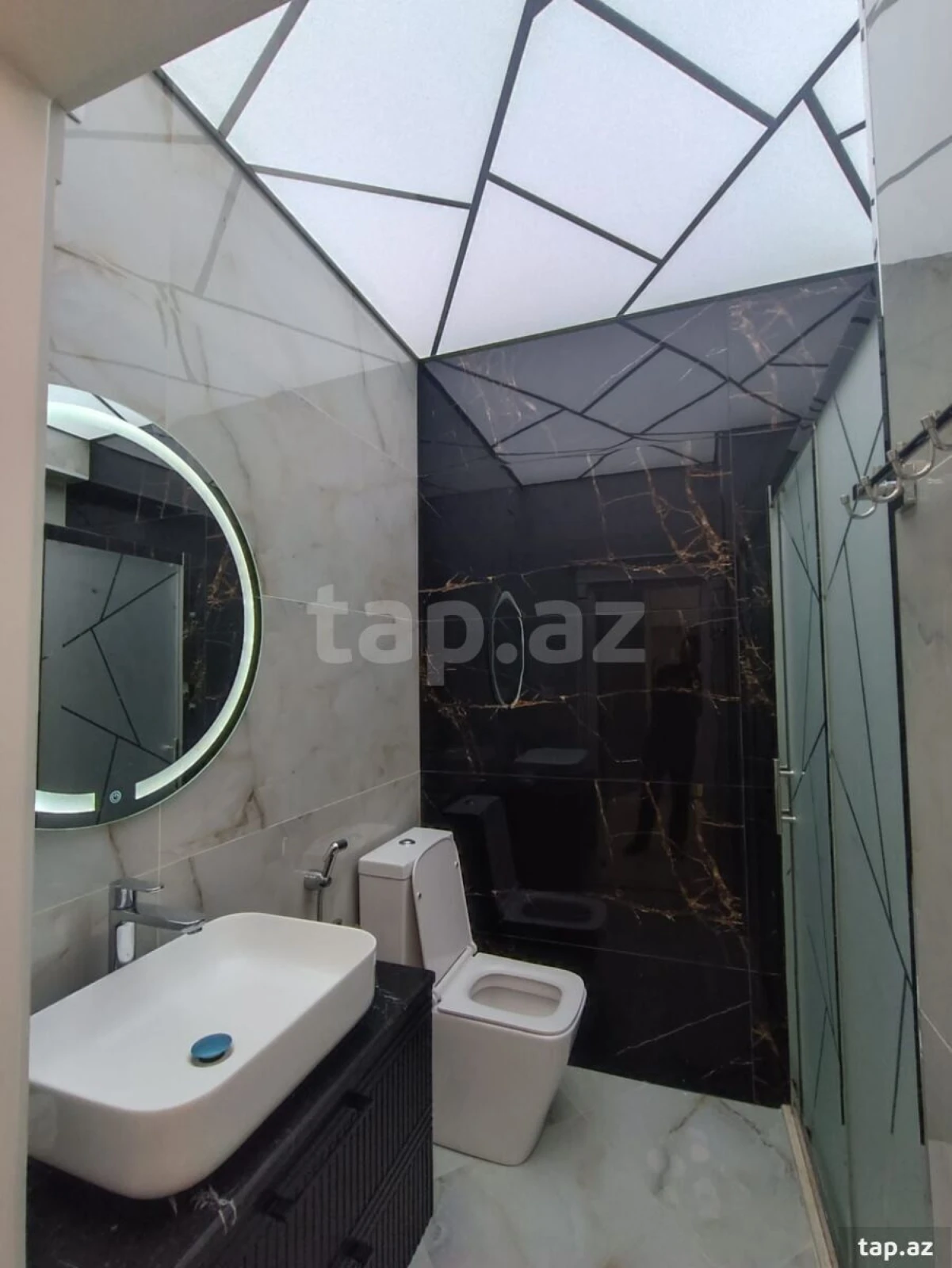 Kirayə verilir 2 otaqlı yeni tikili 60 m²