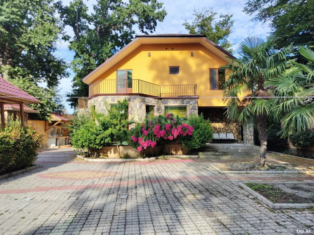 Kirayə verilir 5 otaqlı həyət evi