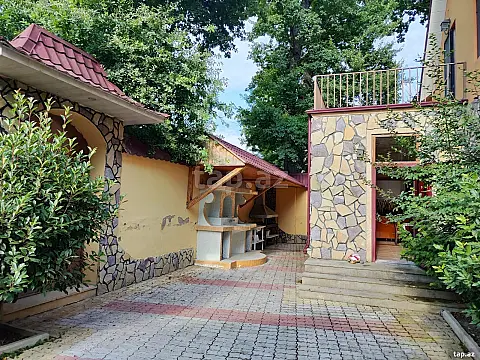 Kirayə verilir 5 otaqlı həyət evi