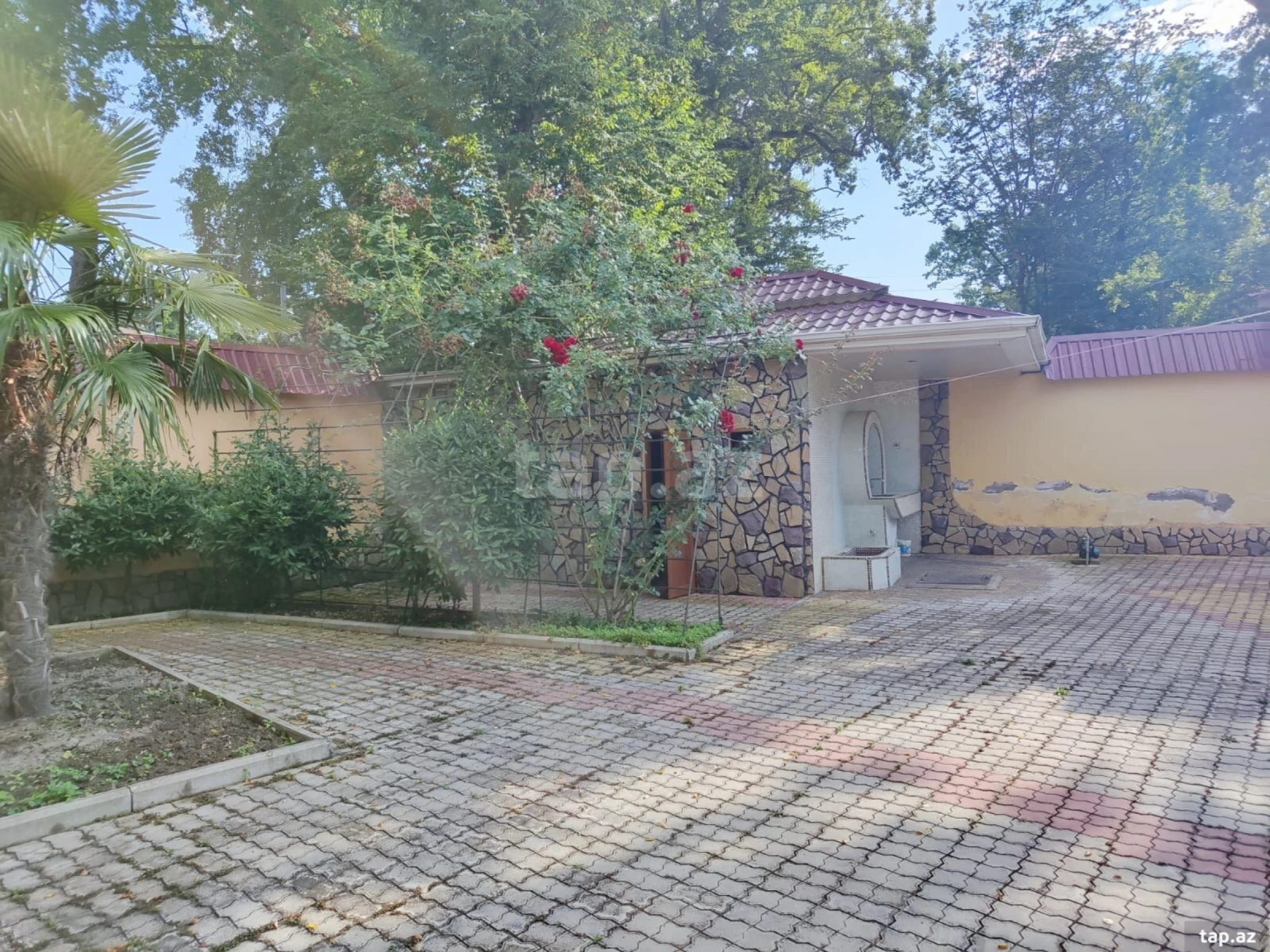 Kirayə verilir 5 otaqlı həyət evi