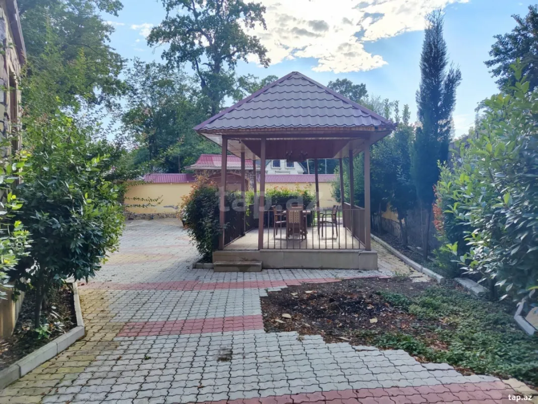 Kirayə verilir 5 otaqlı həyət evi