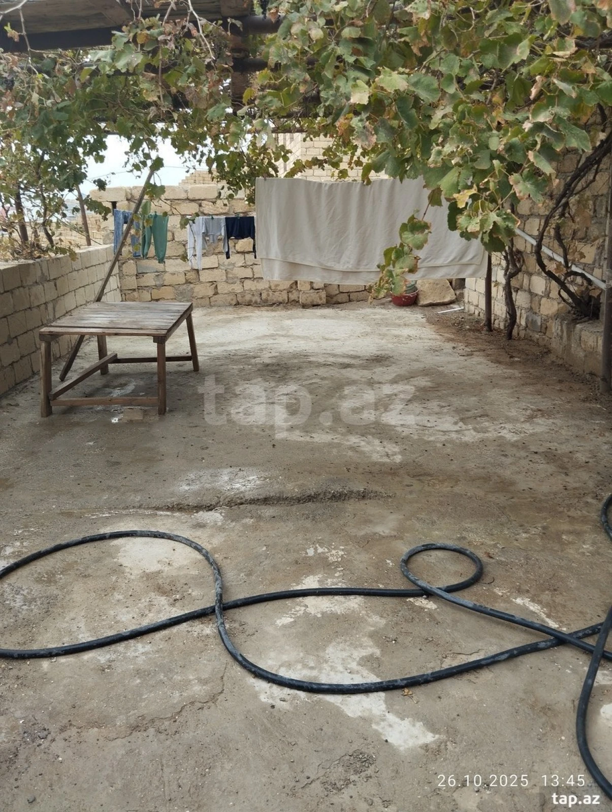 Satılır 4 otaqlı həyət evi