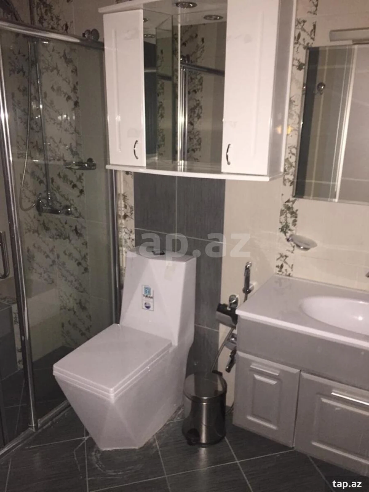 Satılır 3 otaqlı mənzil 125 m²