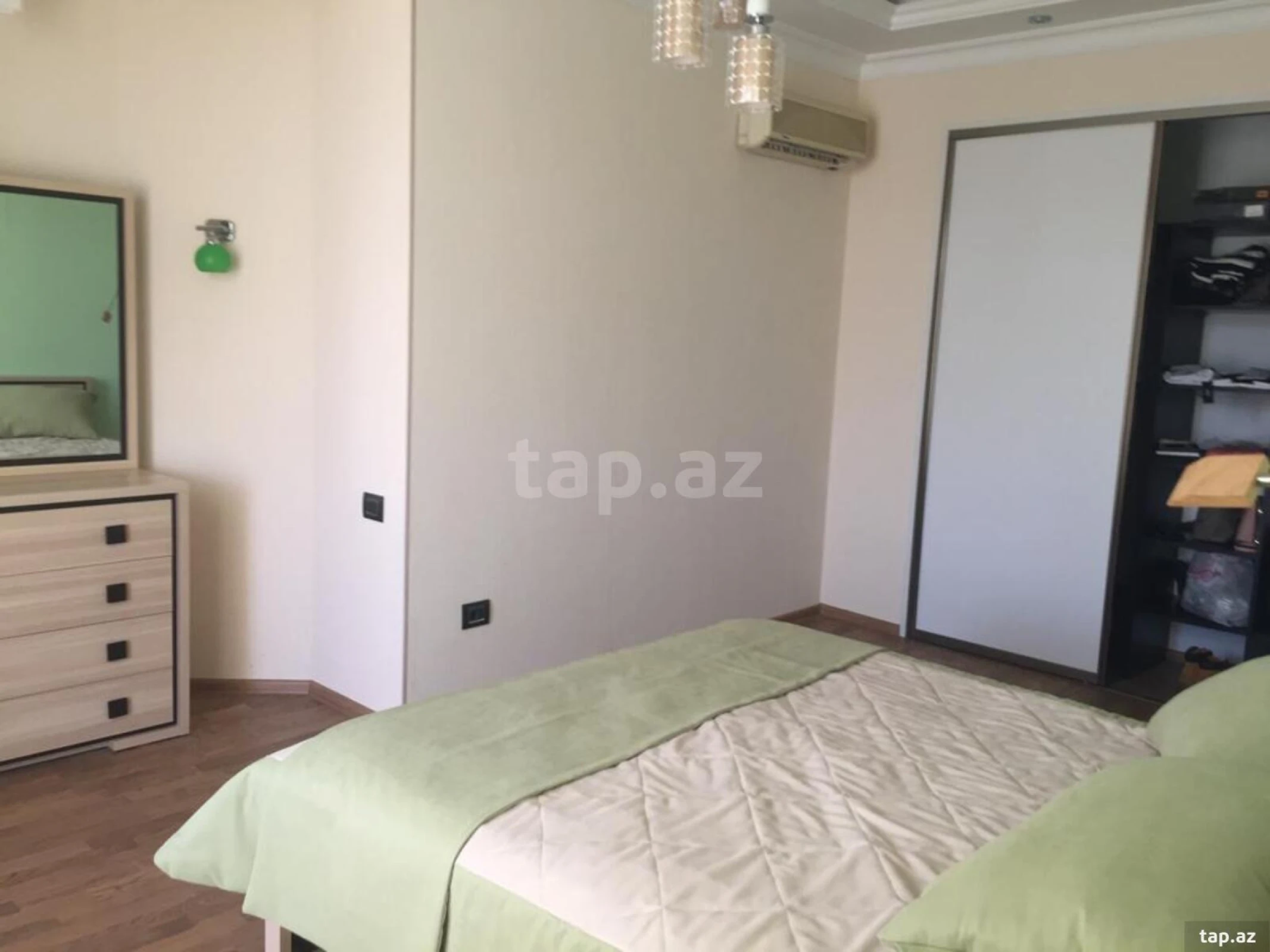Satılır 3 otaqlı mənzil 125 m²