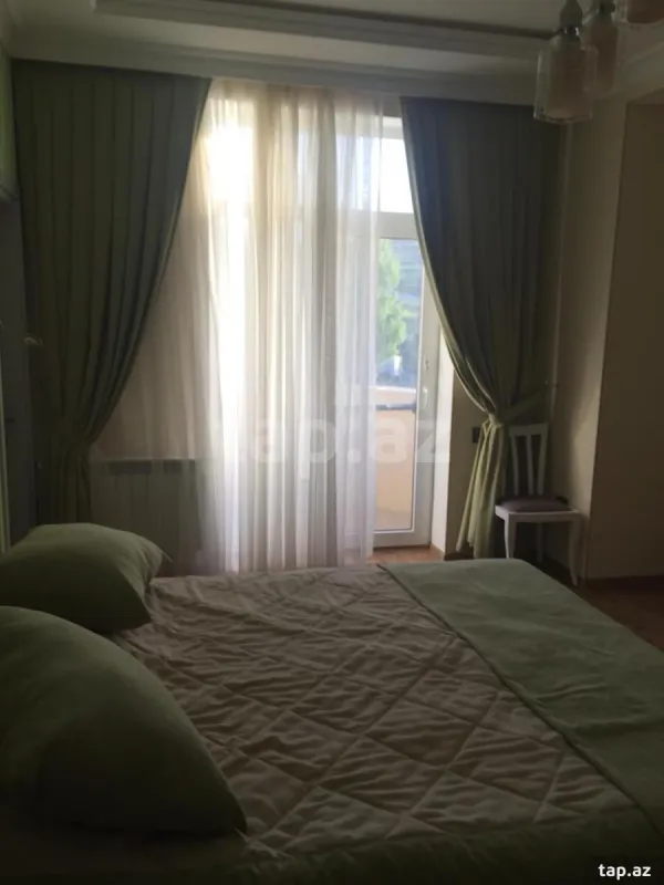 Satılır 3 otaqlı mənzil 125 m²