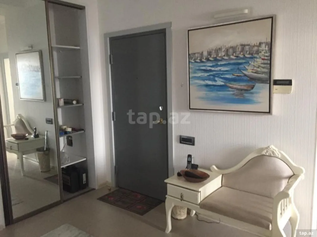 Satılır 3 otaqlı mənzil 125 m²