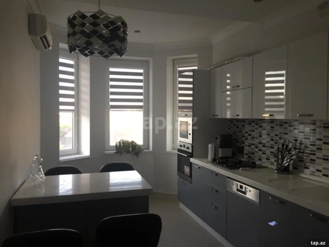 Satılır 3 otaqlı mənzil 125 m²