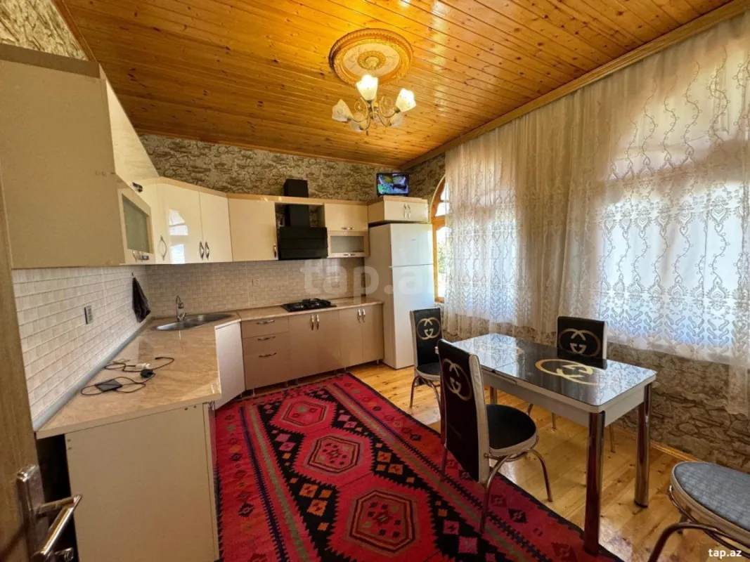 Kirayə verilir 4 otaqlı həyət evi 160 m²