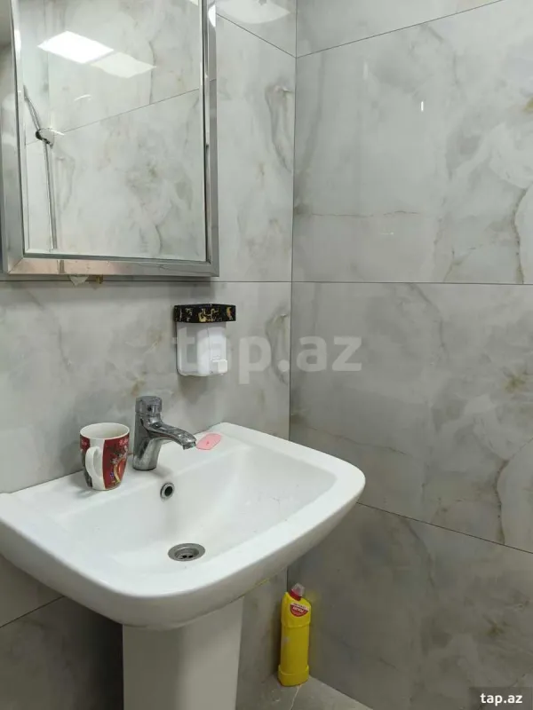 Kirayə verilir 4 otaqlı yeni tikili 100 m²