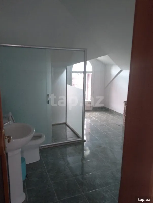 Kirayə verilir 6 otaqlı həyət evi