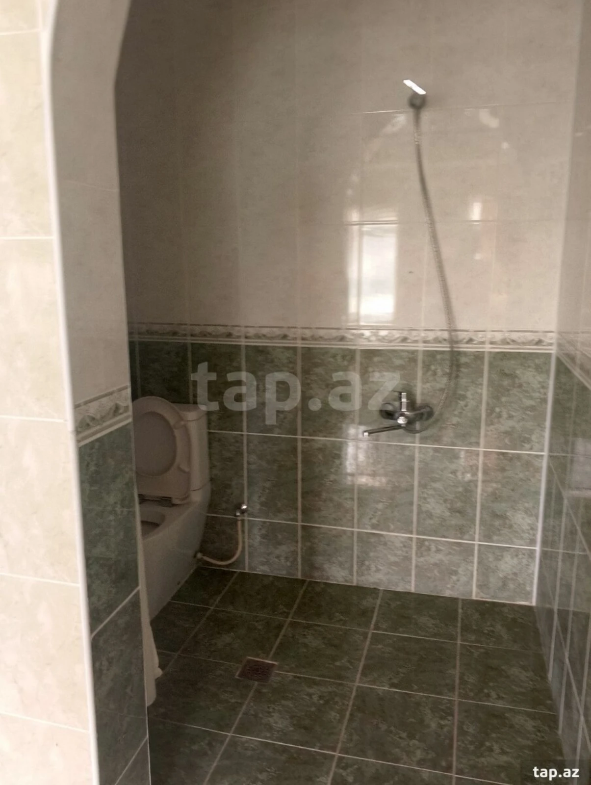 Kirayə verilir 6 otaqlı həyət evi