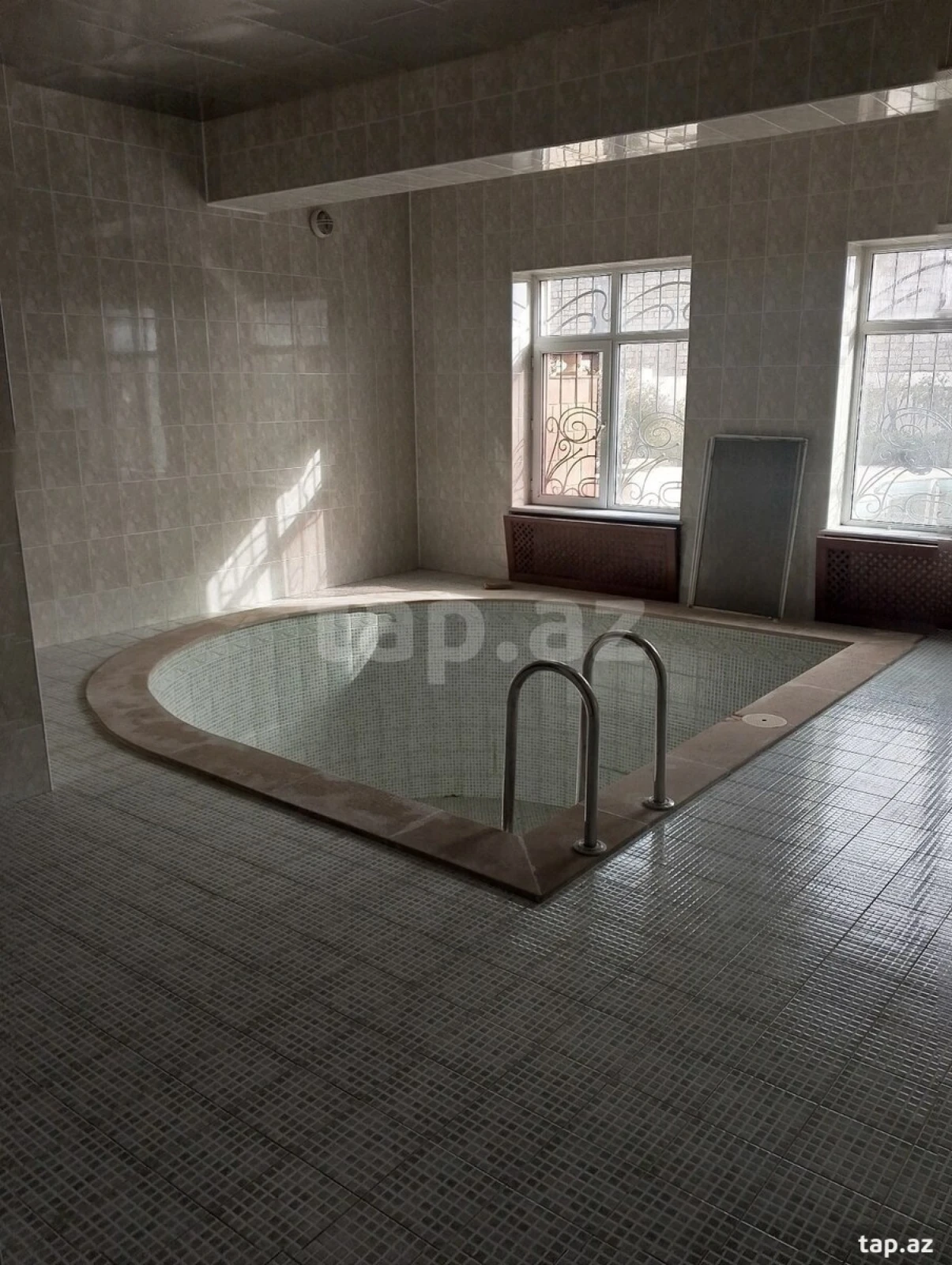 Kirayə verilir 6 otaqlı həyət evi