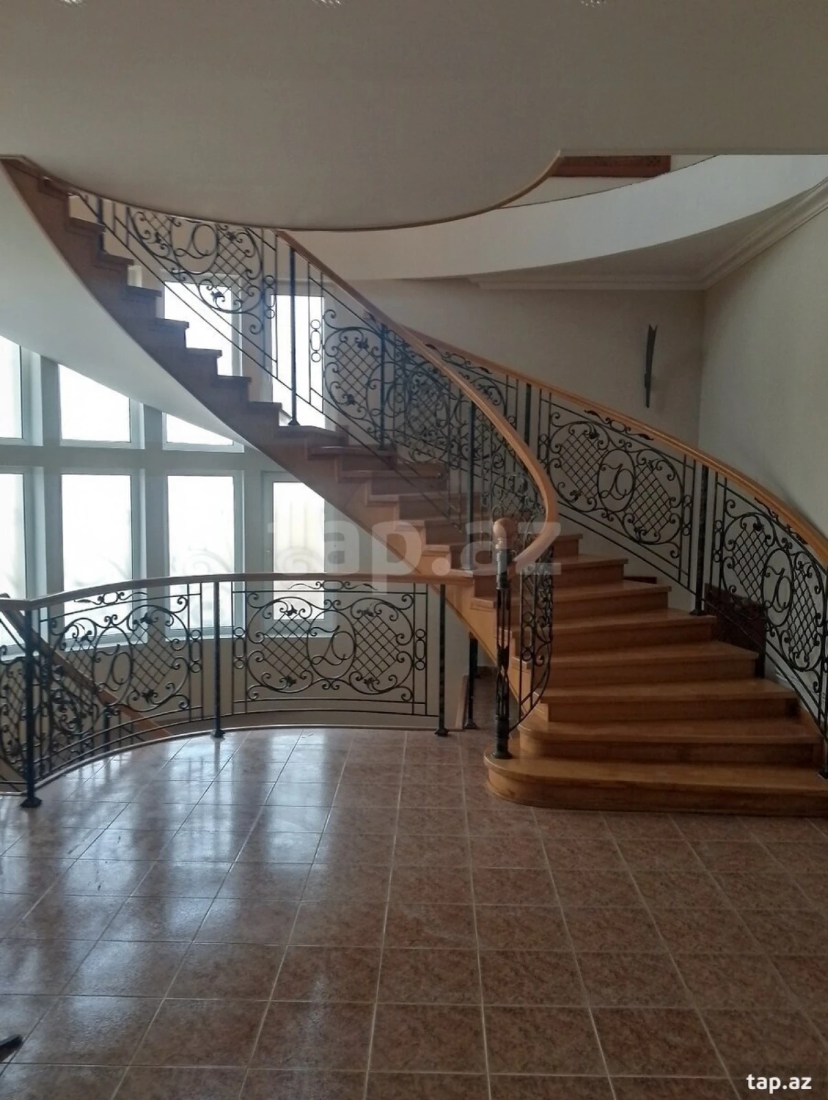 Kirayə verilir 6 otaqlı həyət evi