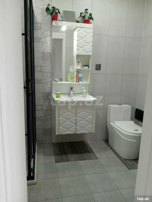 Kirayə verilir 2 otaqlı yeni tikili 65 m²