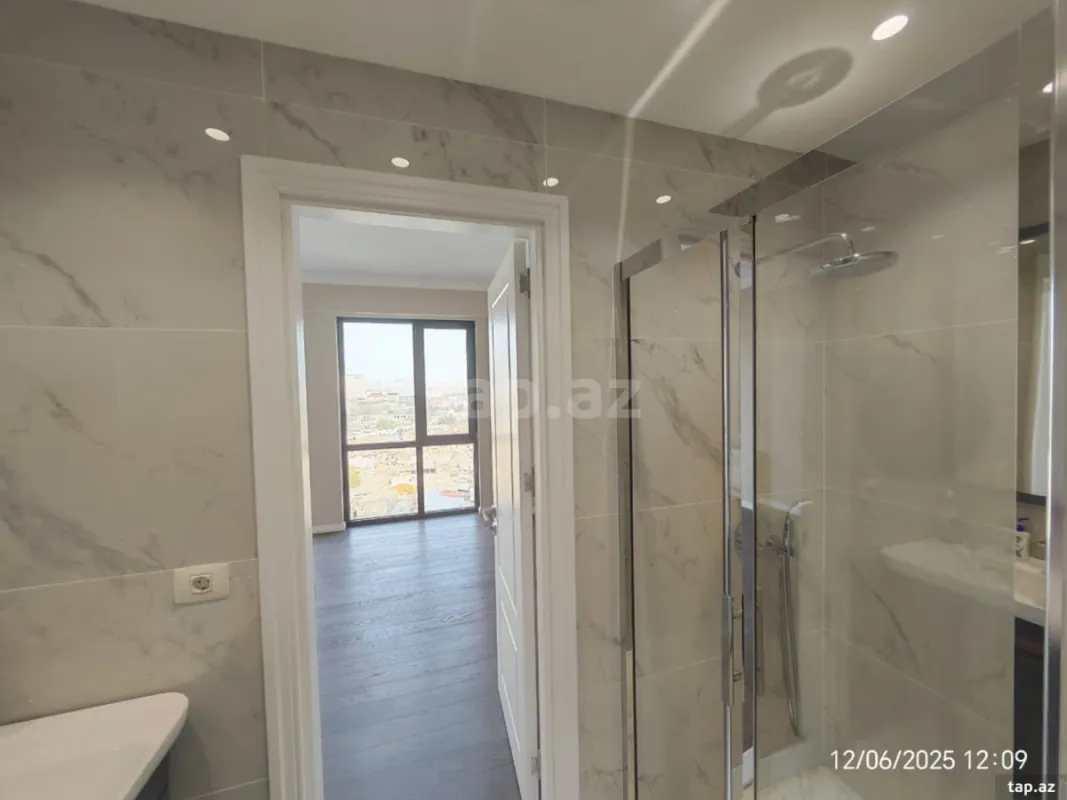 Satılır 3 otaqlı yeni tikili 110 m²