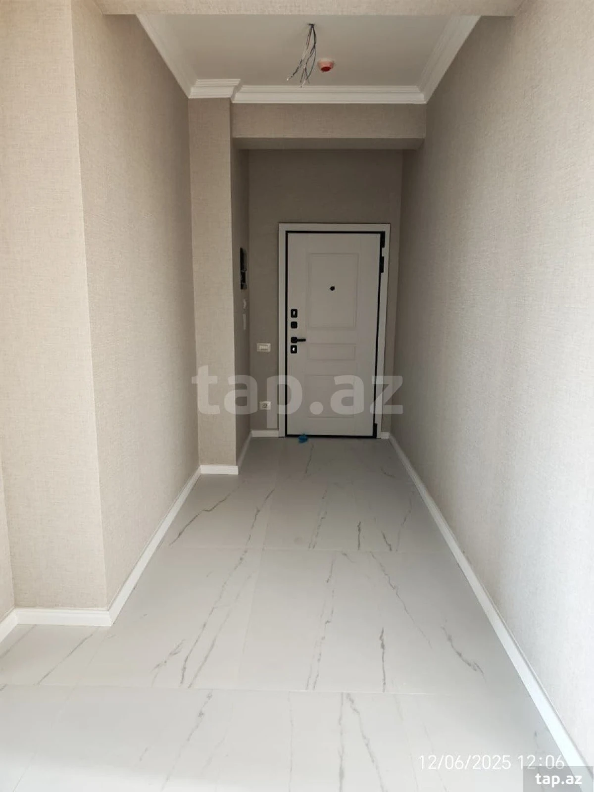 Satılır 3 otaqlı yeni tikili 110 m²