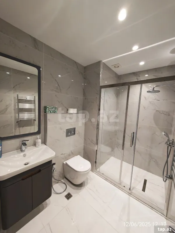 Satılır 3 otaqlı yeni tikili 110 m²