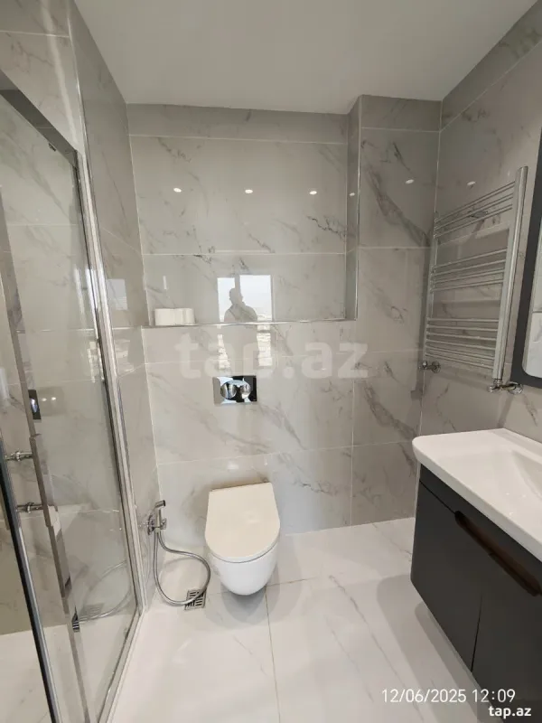 Satılır 3 otaqlı yeni tikili 110 m²