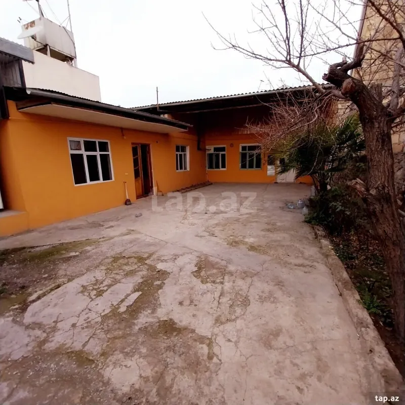 Kirayə verilir 4 otaqlı həyət evi