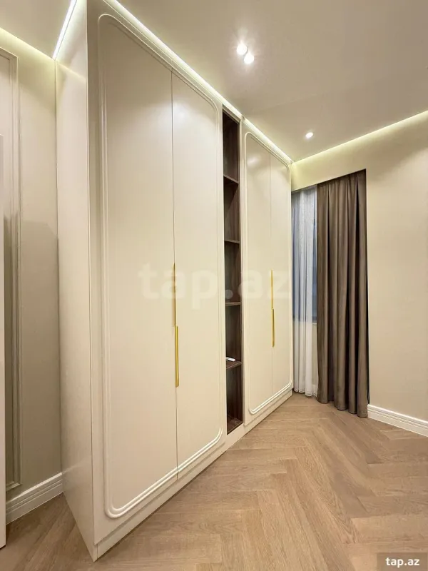 Satılır 3 otaqlı yeni tikili 85 m²