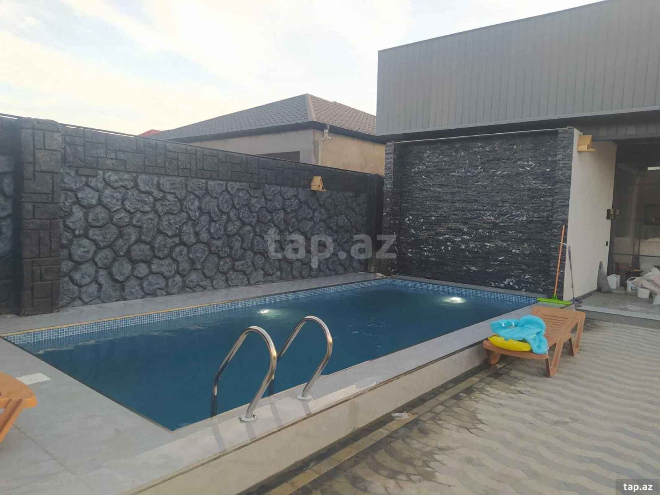 Kirayə verilir 4 otaqlı həyət evi