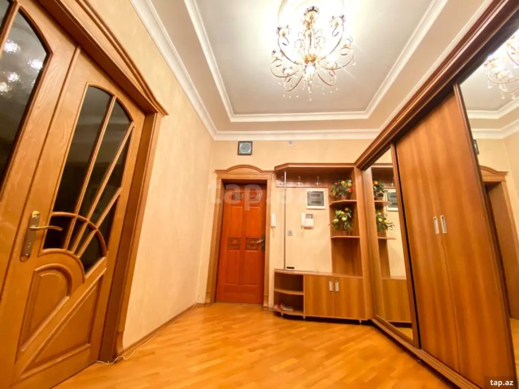 Kirayə verilir 3 otaqlı yeni tikili 160 m²