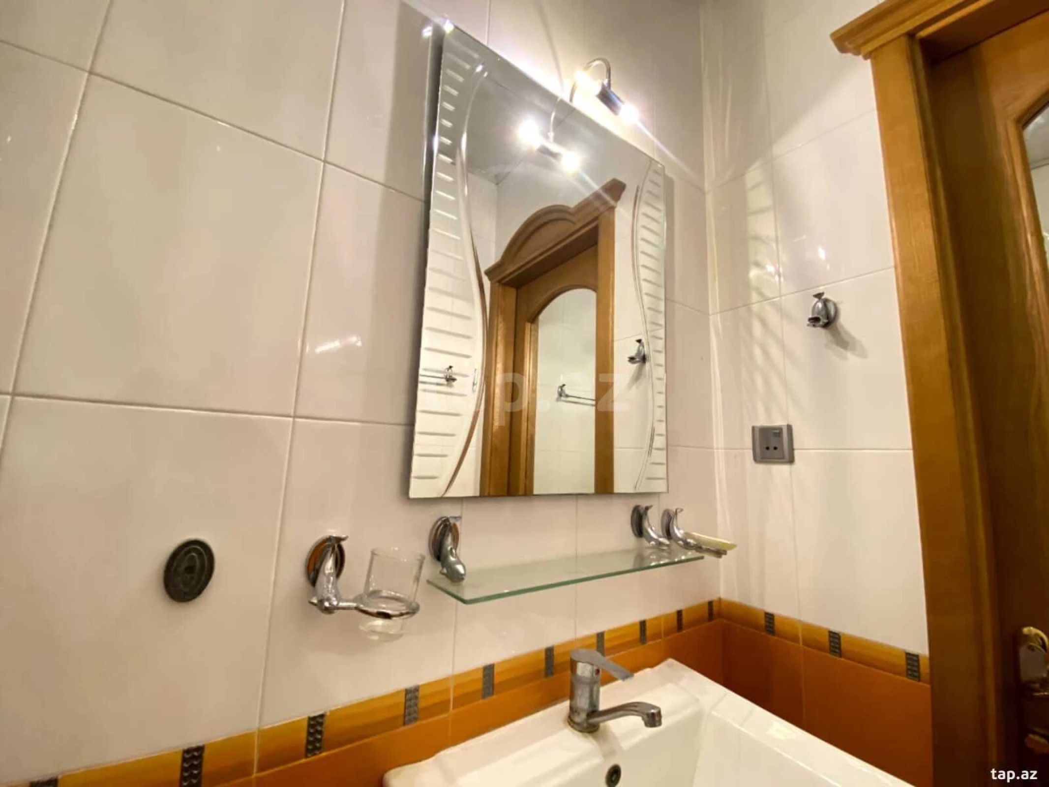 Kirayə verilir 3 otaqlı yeni tikili 160 m²