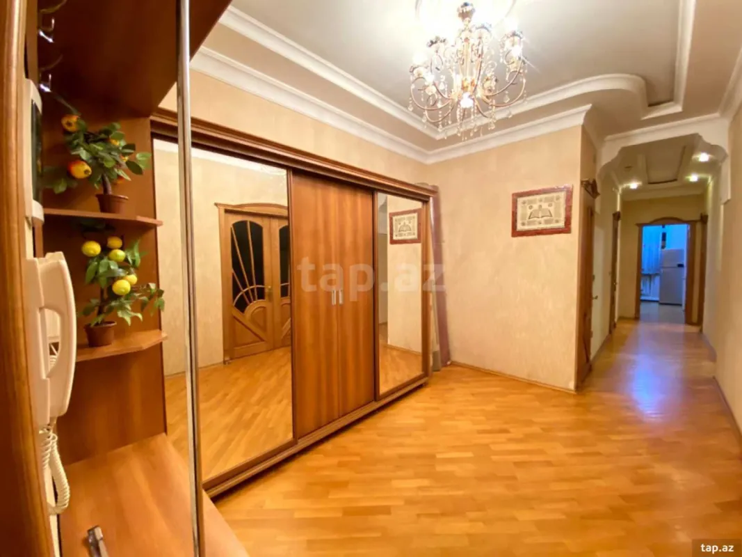 Kirayə verilir 3 otaqlı yeni tikili 160 m²