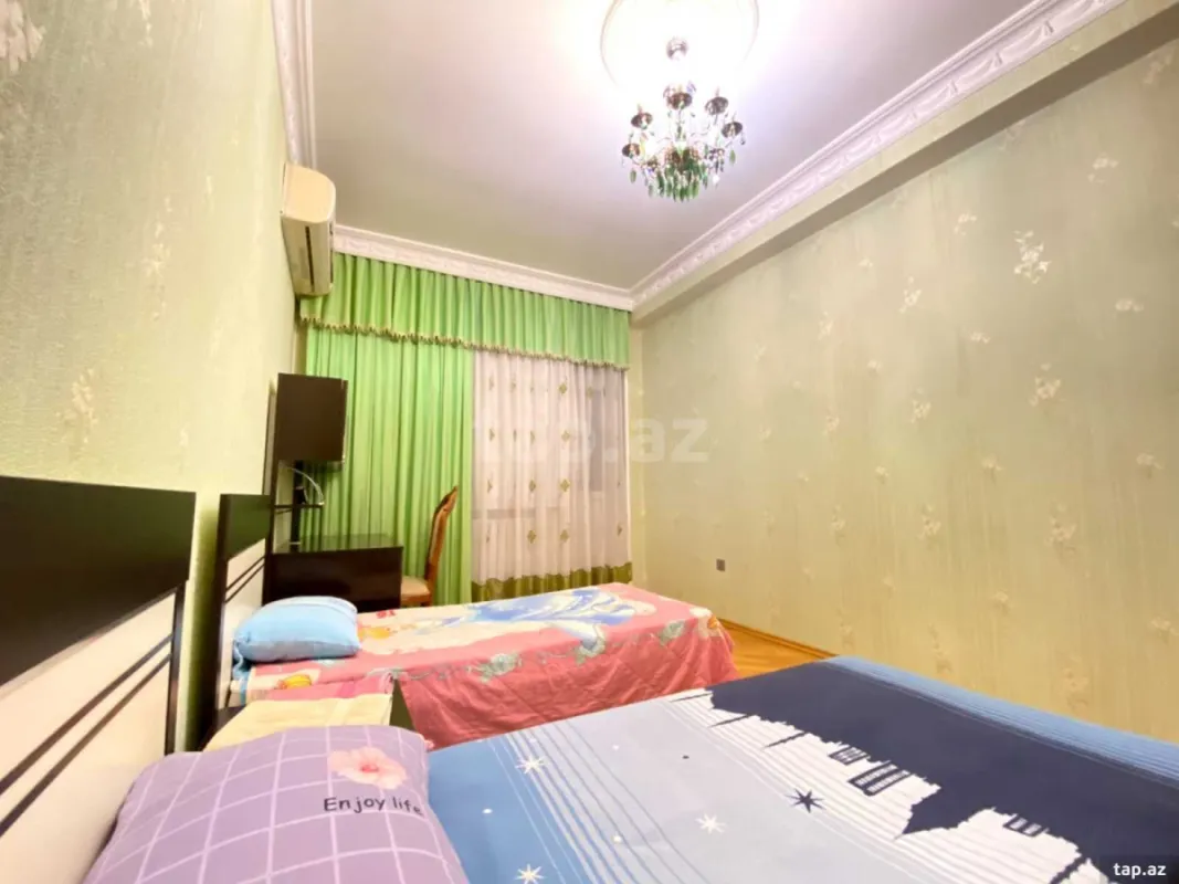 Kirayə verilir 3 otaqlı yeni tikili 160 m²