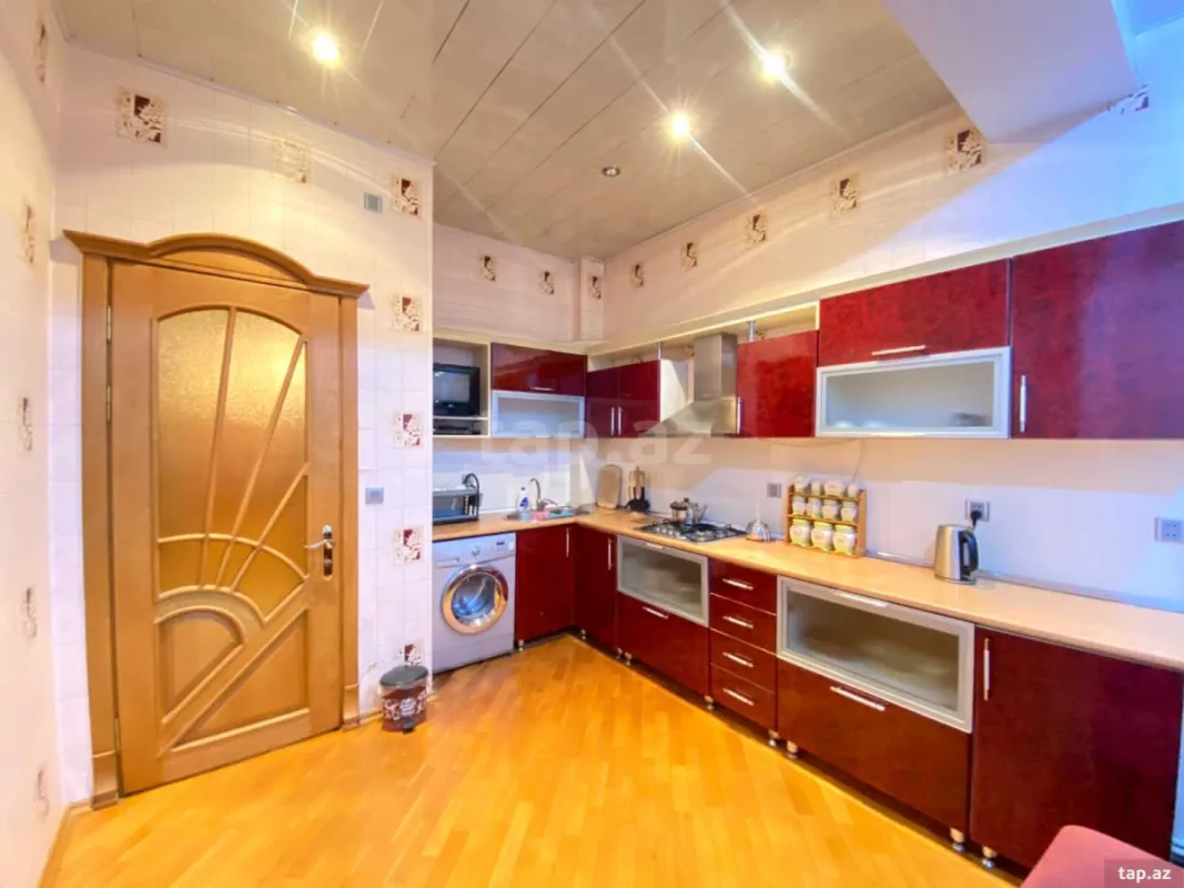 Kirayə verilir 3 otaqlı yeni tikili 160 m²