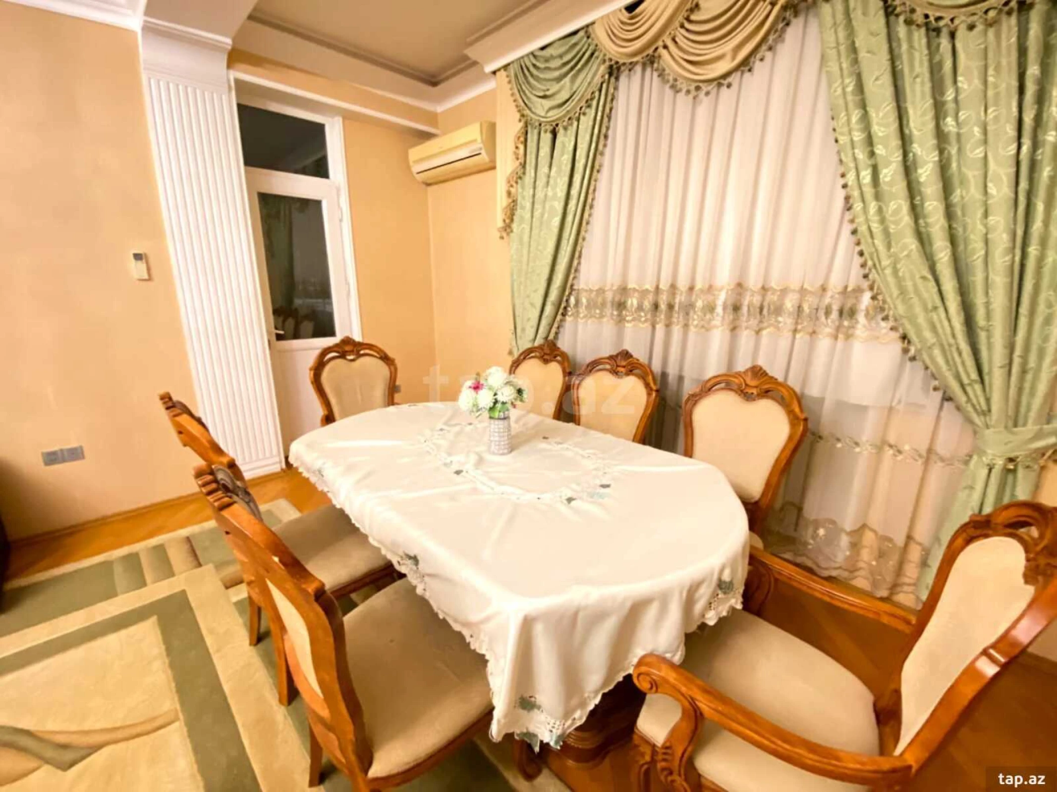 Kirayə verilir 3 otaqlı yeni tikili 160 m²