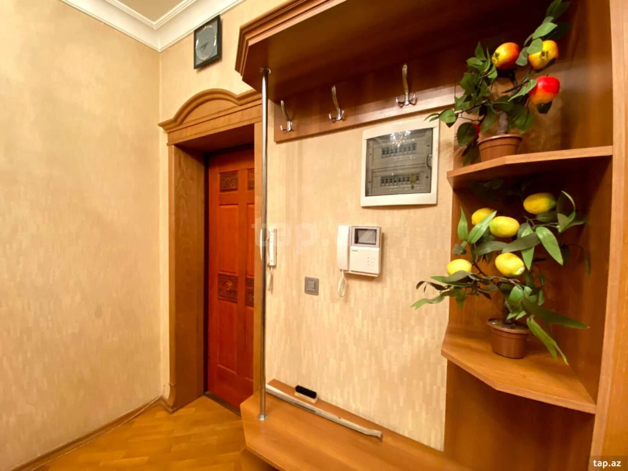 Kirayə verilir 3 otaqlı yeni tikili 160 m²