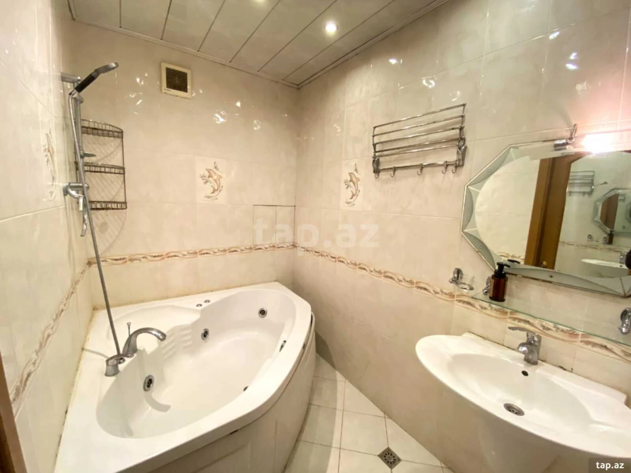 Kirayə verilir 3 otaqlı yeni tikili 160 m²