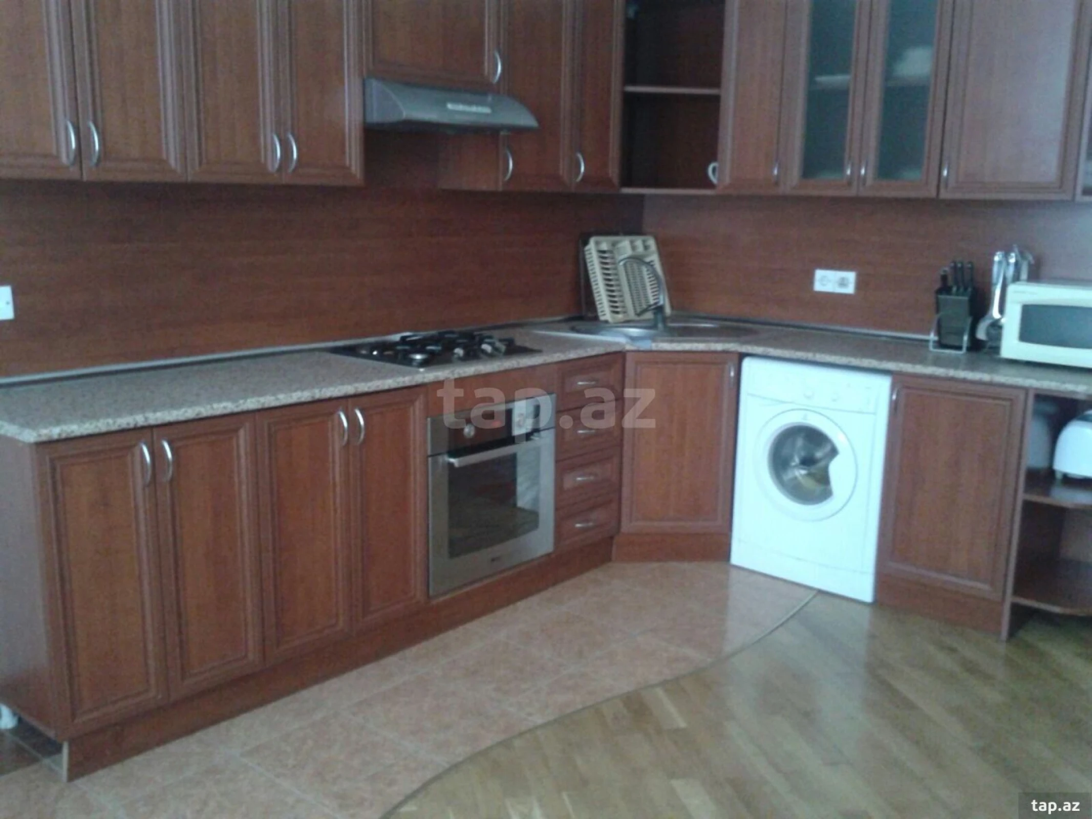 Kirayə verilir 3 otaqlı yeni tikili 125 m²