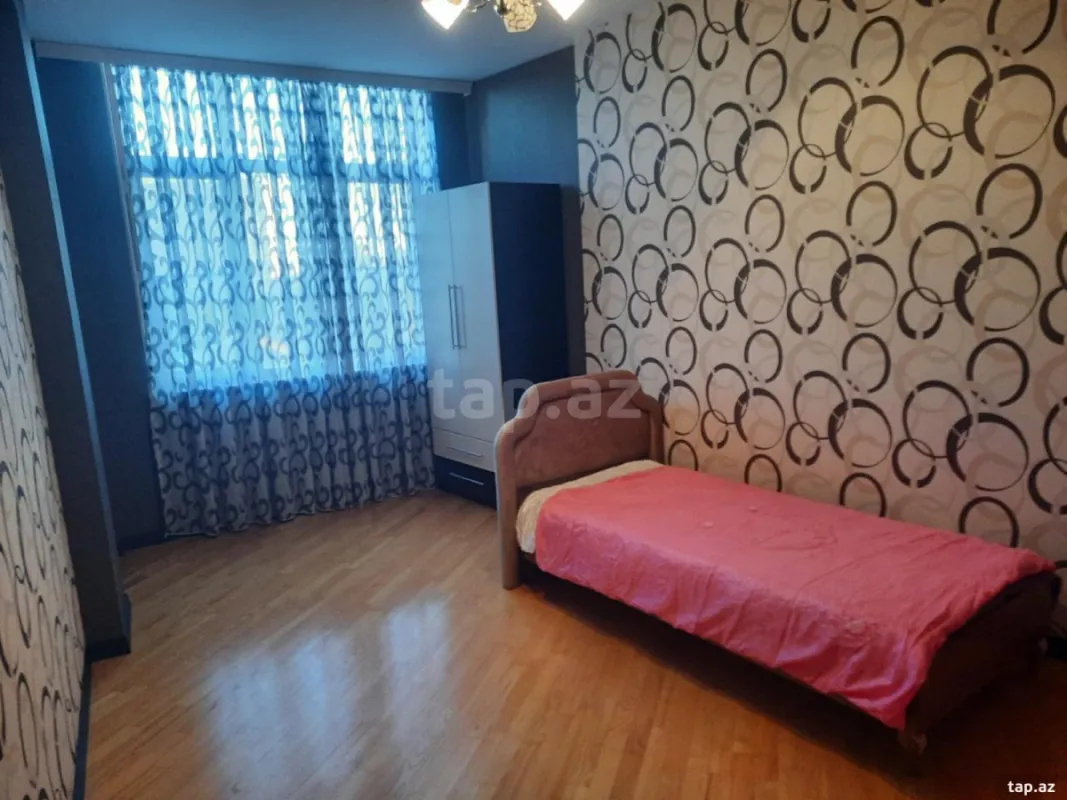 Kirayə verilir 3 otaqlı yeni tikili 150 m²