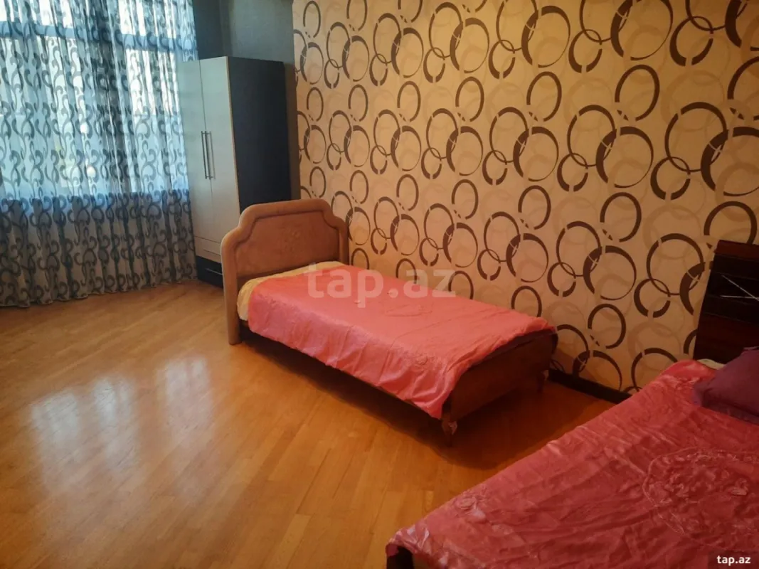 Kirayə verilir 3 otaqlı yeni tikili 150 m²