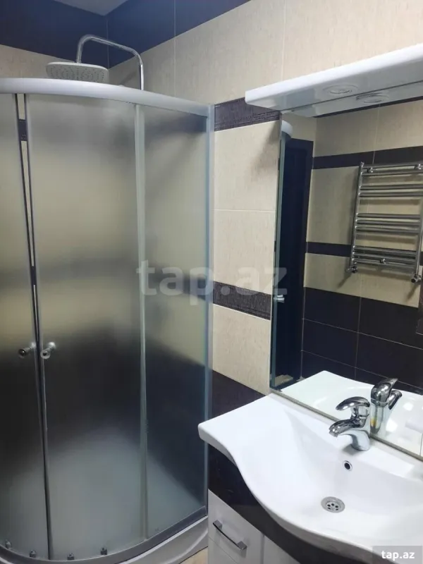 Kirayə verilir 3 otaqlı yeni tikili 150 m²