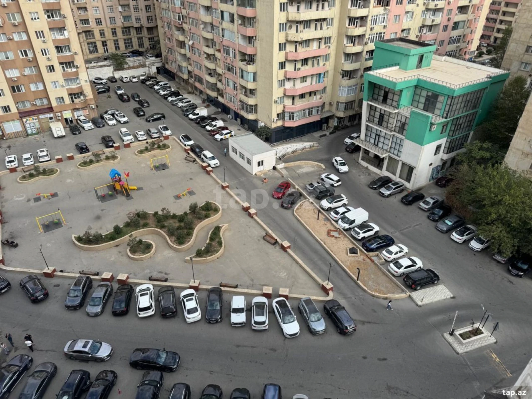Kirayə verilir 3 otaqlı yeni tikili 150 m²