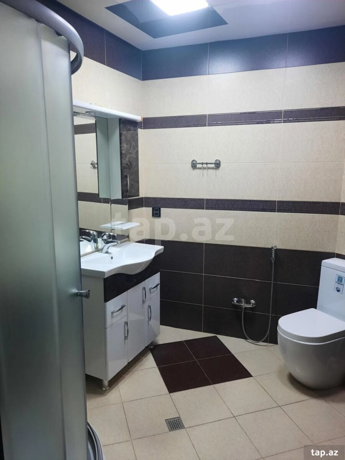 Kirayə verilir 3 otaqlı yeni tikili 150 m²