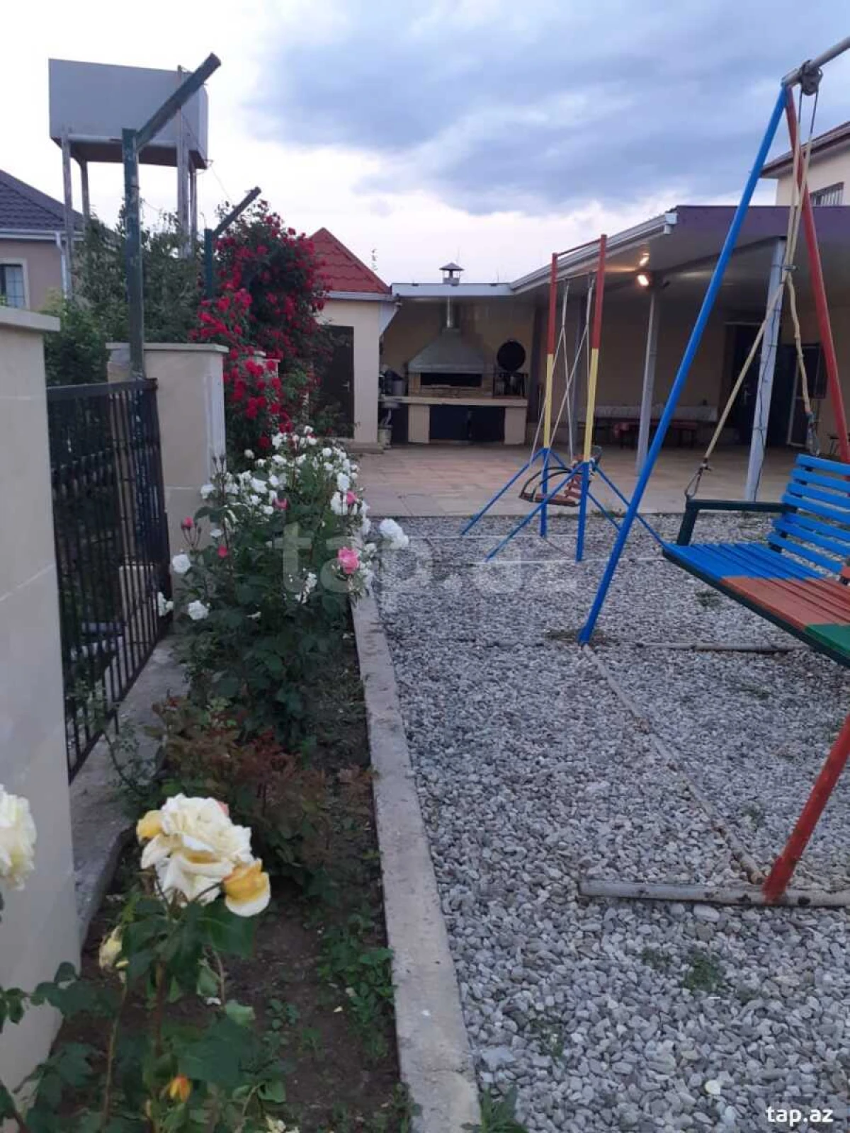 Satılır 4 otaqlı həyət evi