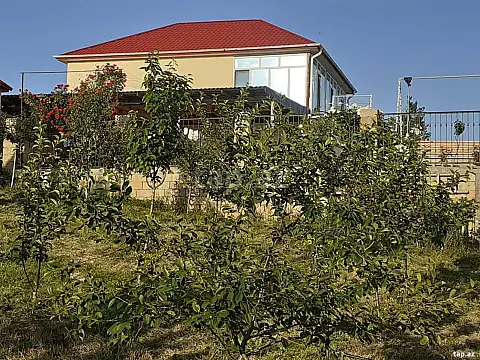 Satılır 4 otaqlı həyət evi