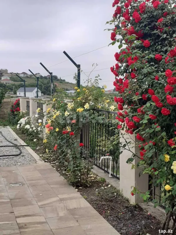 Satılır 4 otaqlı həyət evi