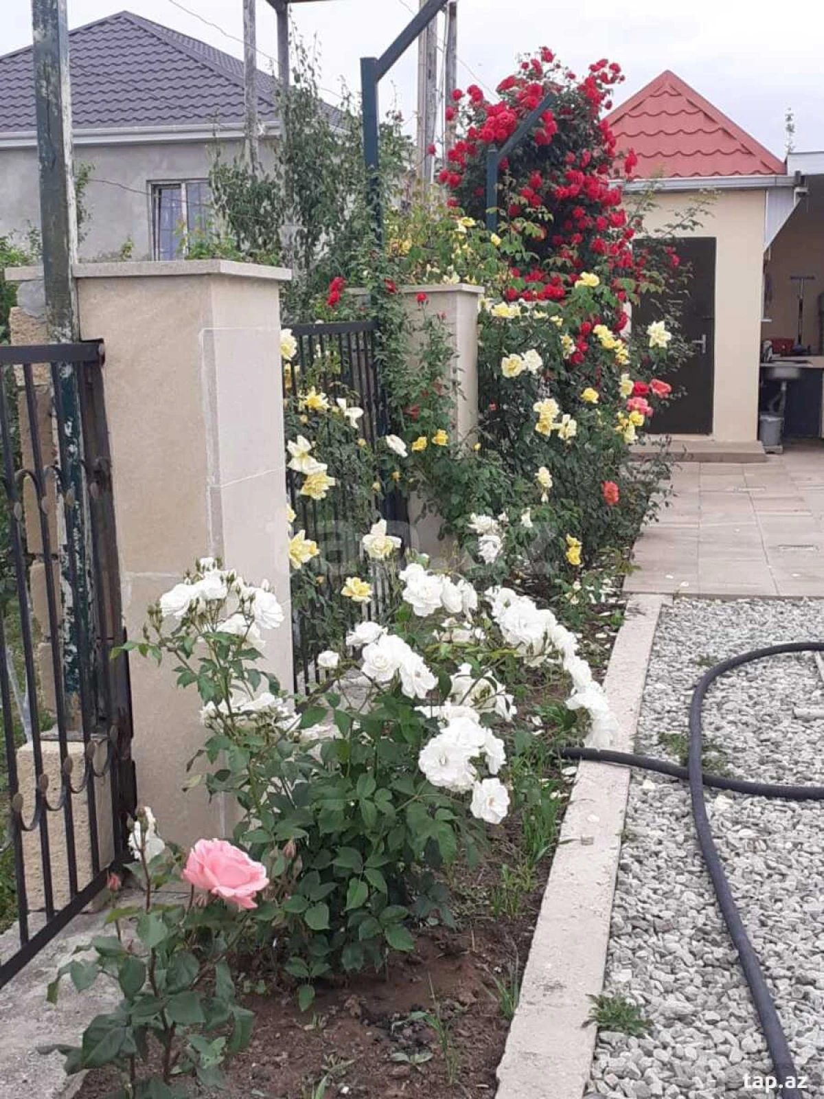 Satılır 4 otaqlı həyət evi