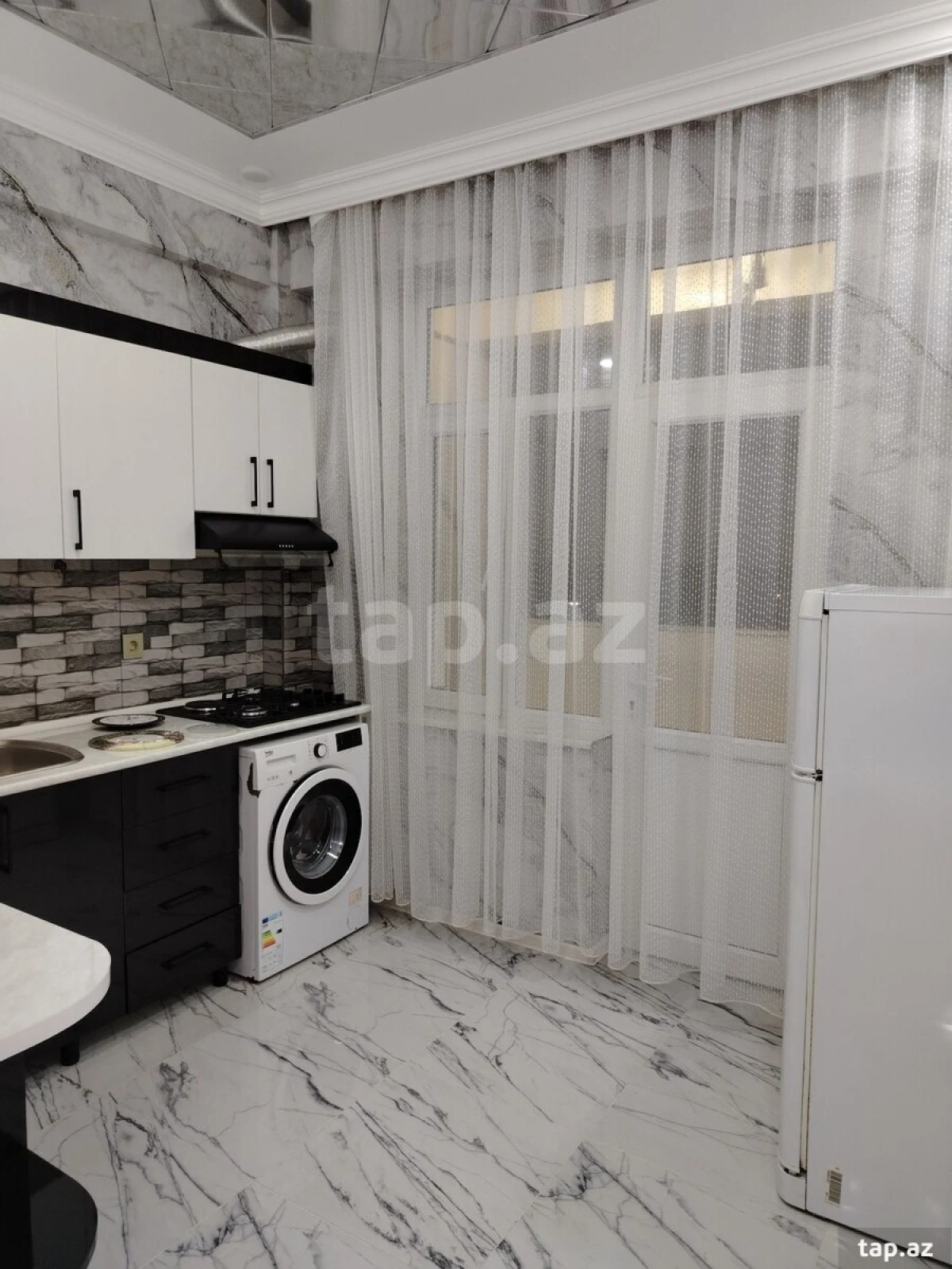Kirayə verilir 2 otaqlı yeni tikili 78 m²