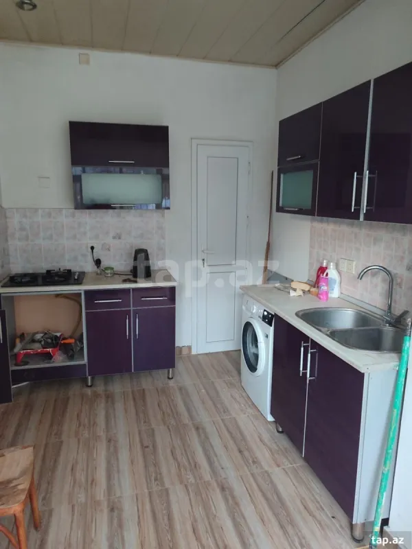 Satılır 6 otaqlı həyət evi