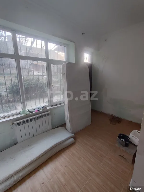 Satılır 6 otaqlı həyət evi