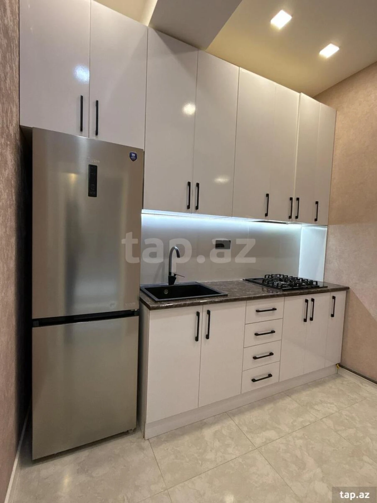 Kirayə verilir 2 otaqlı yeni tikili 65 m²