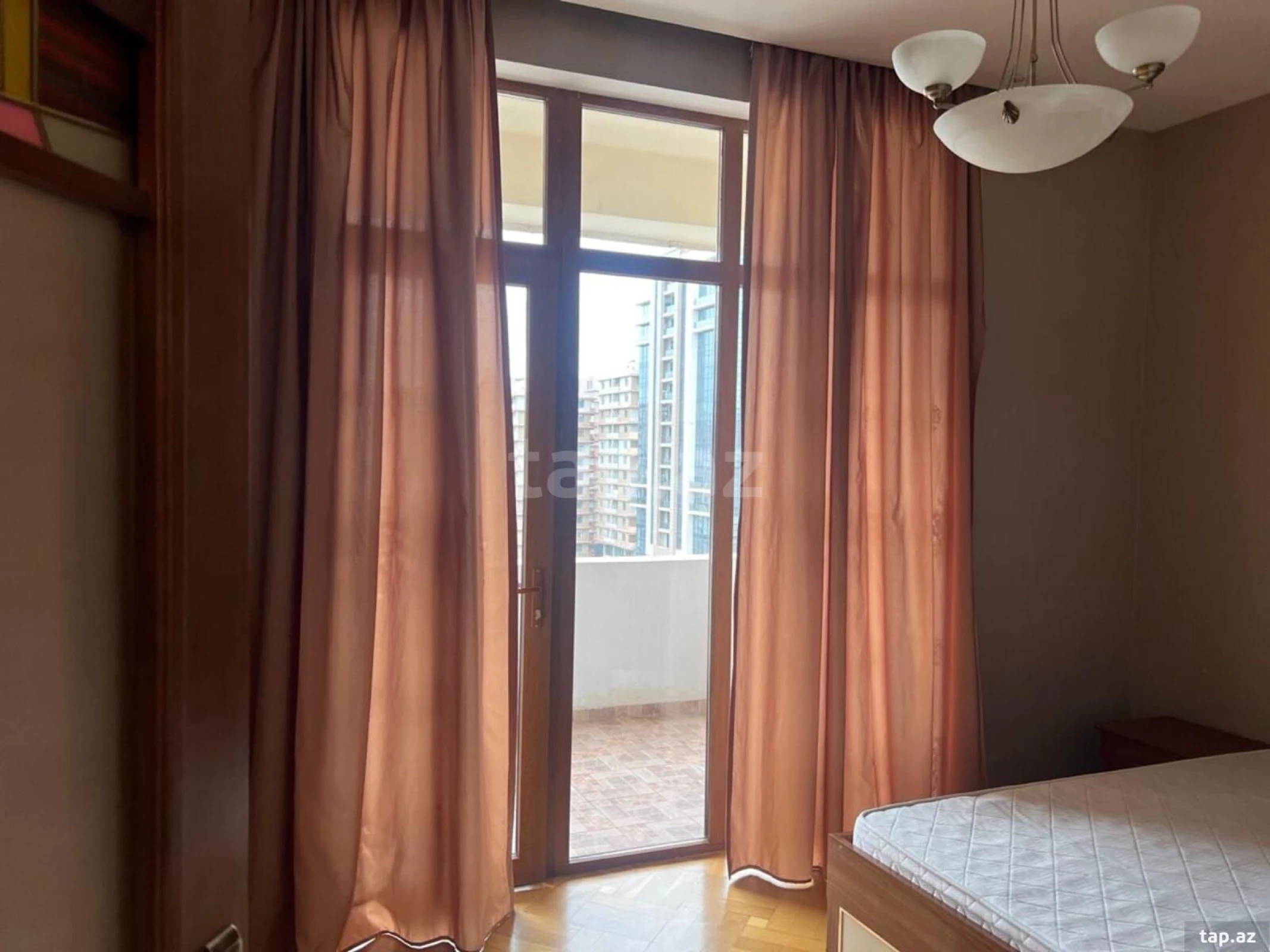 Kirayə verilir 3 otaqlı yeni tikili 120 m²