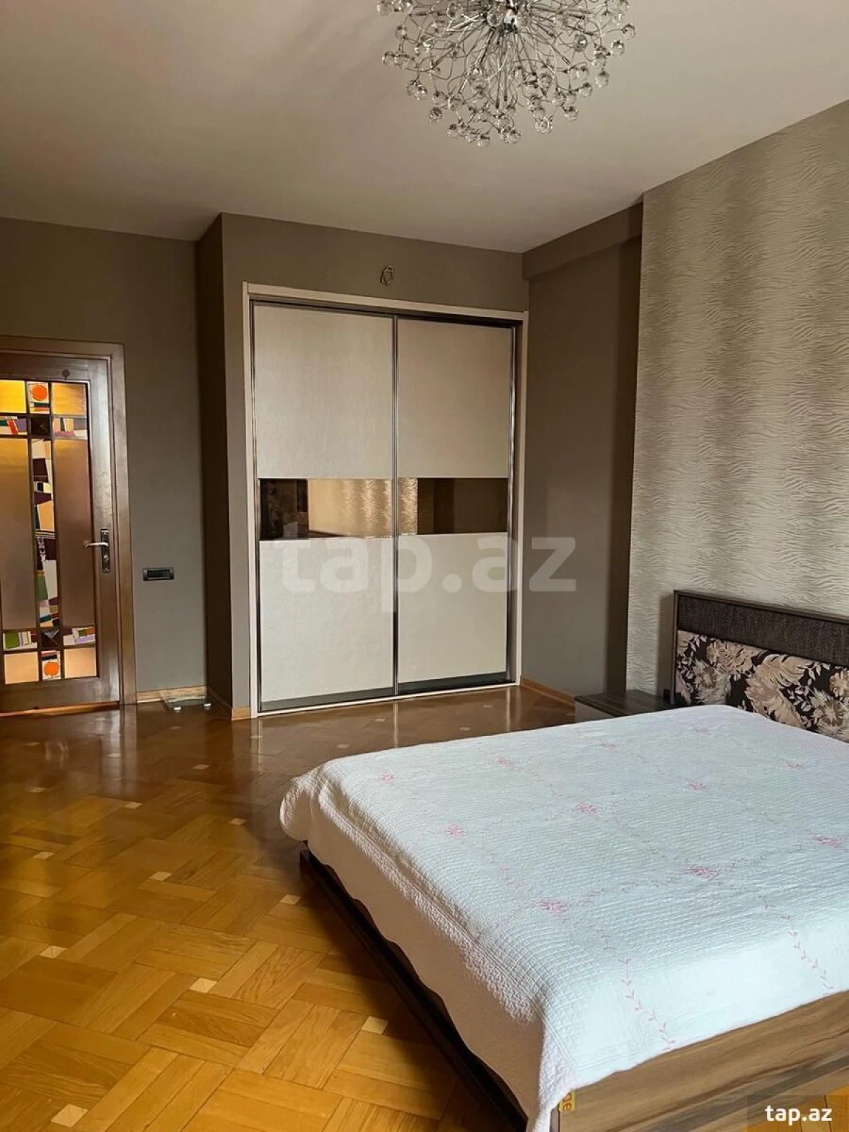 Kirayə verilir 3 otaqlı yeni tikili 120 m²